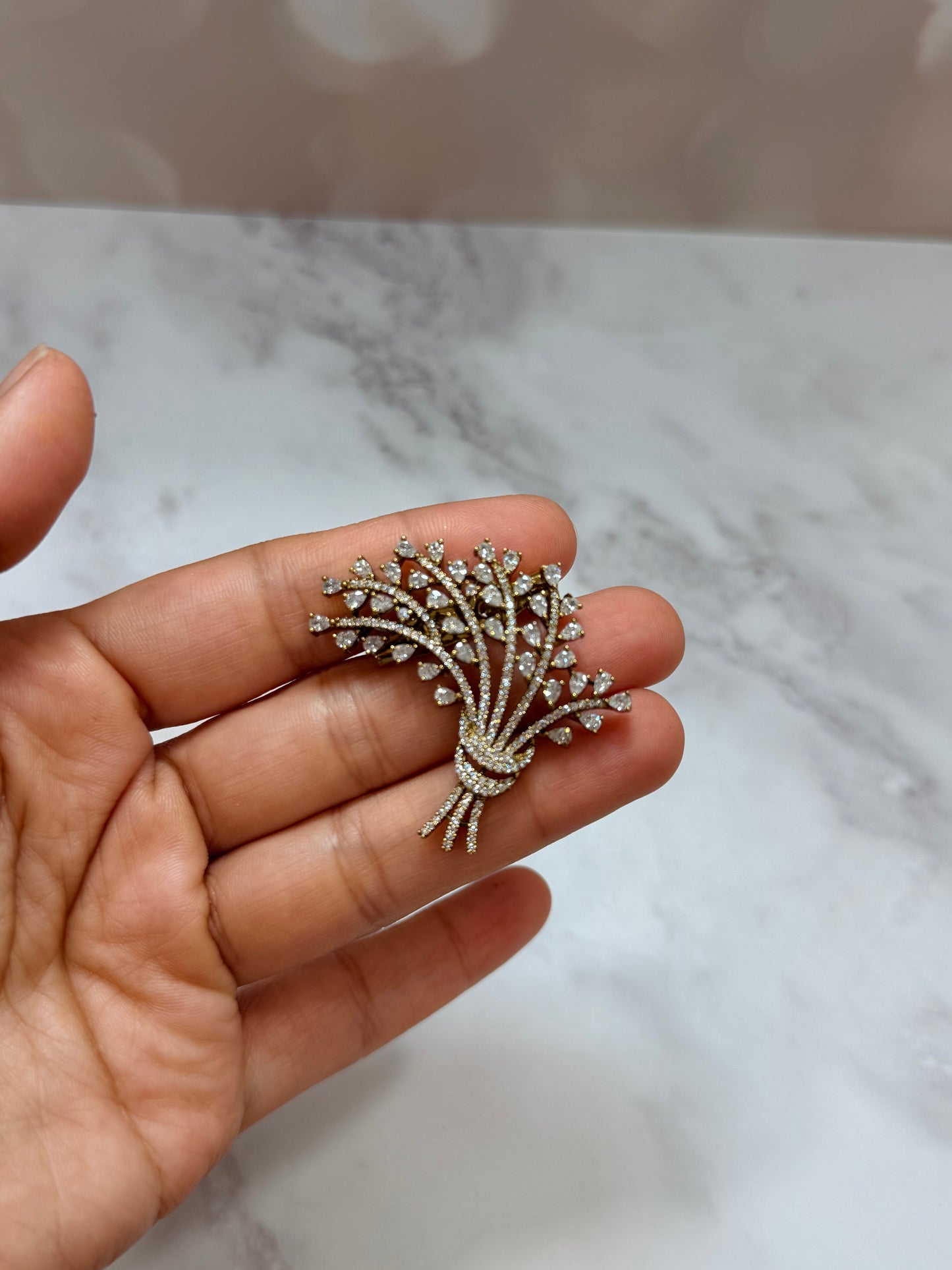 Brooch 553