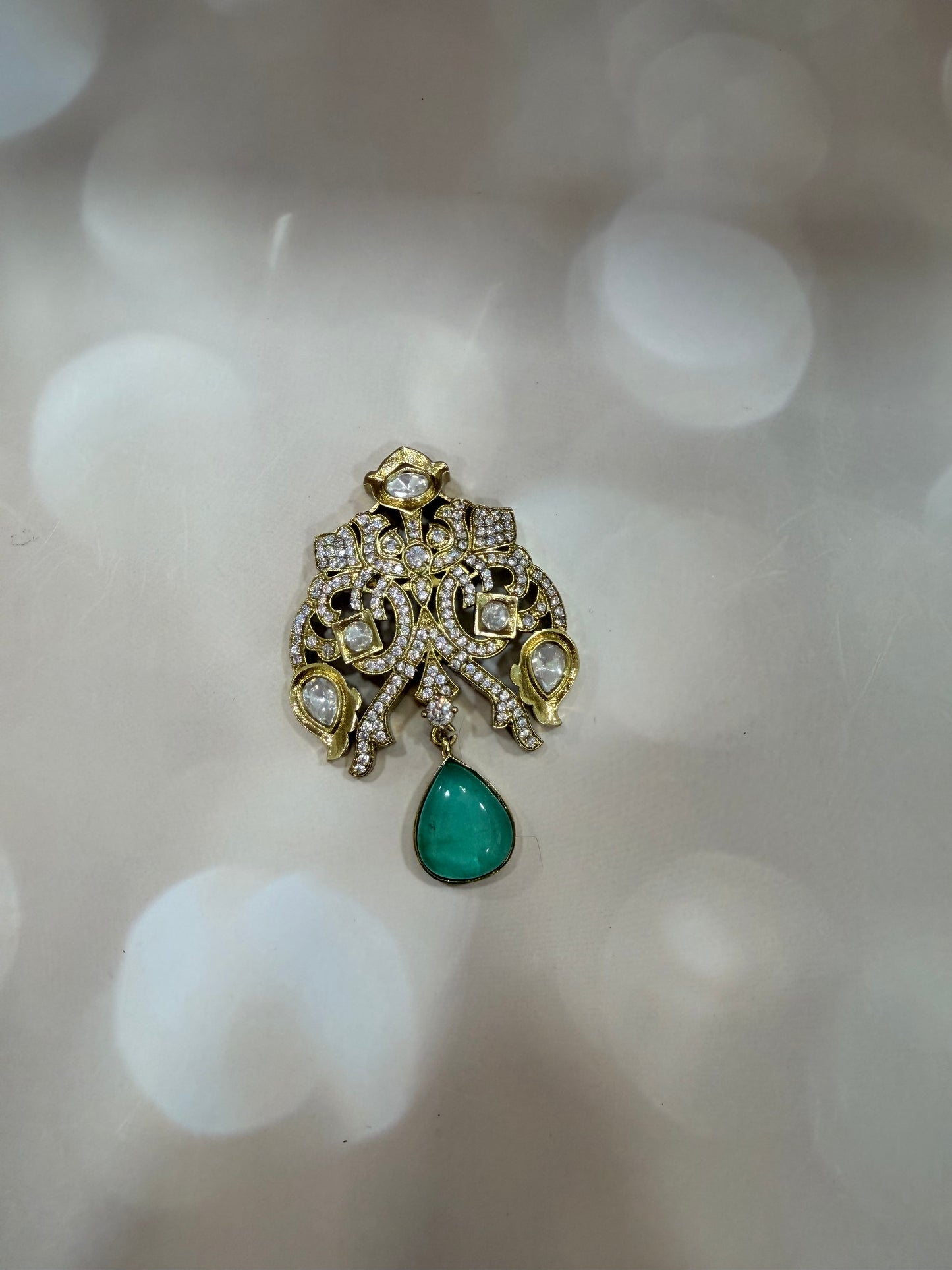 Brooch 600